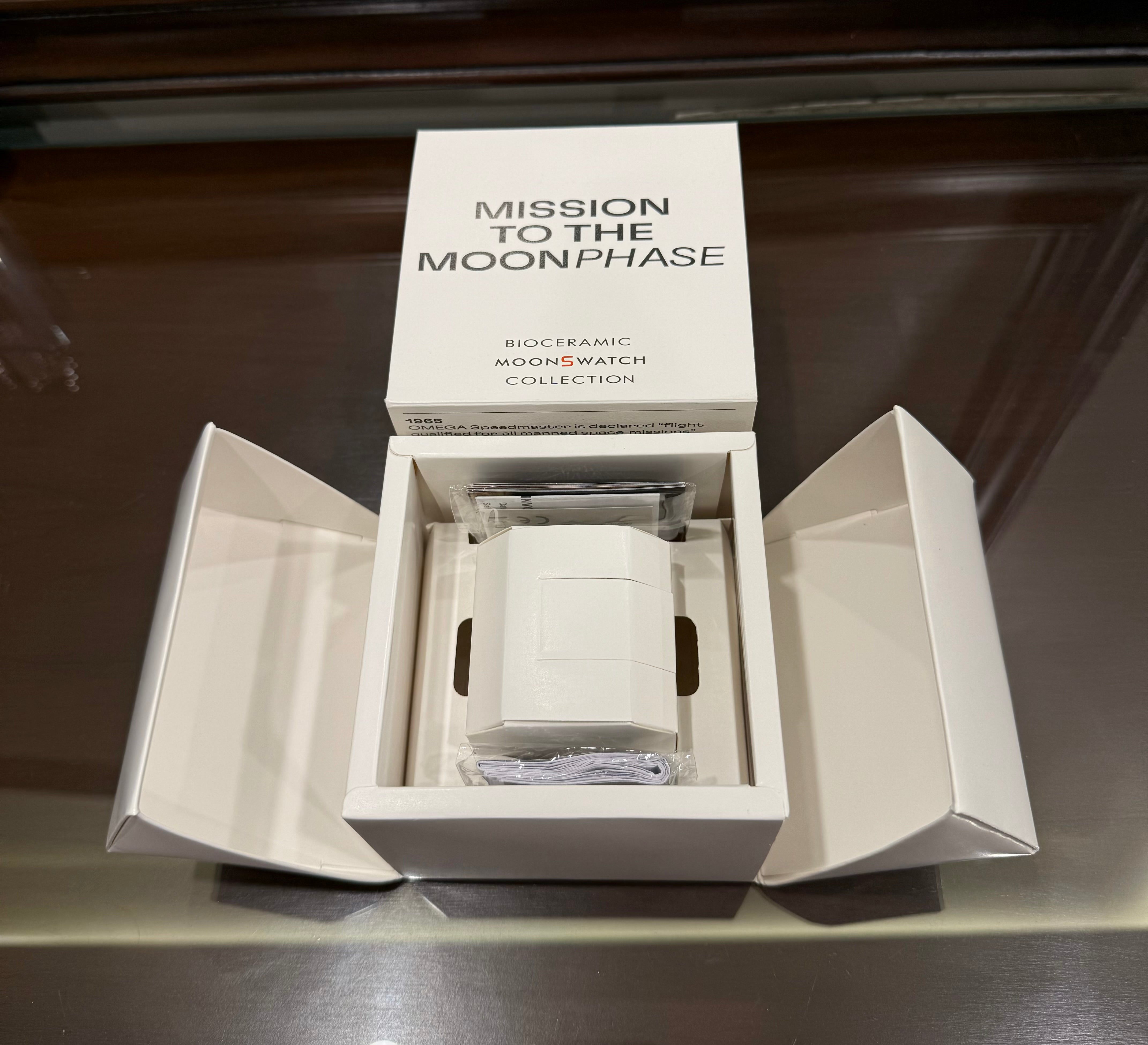 Omega X Swatch (Moonphase Snoopy edition)