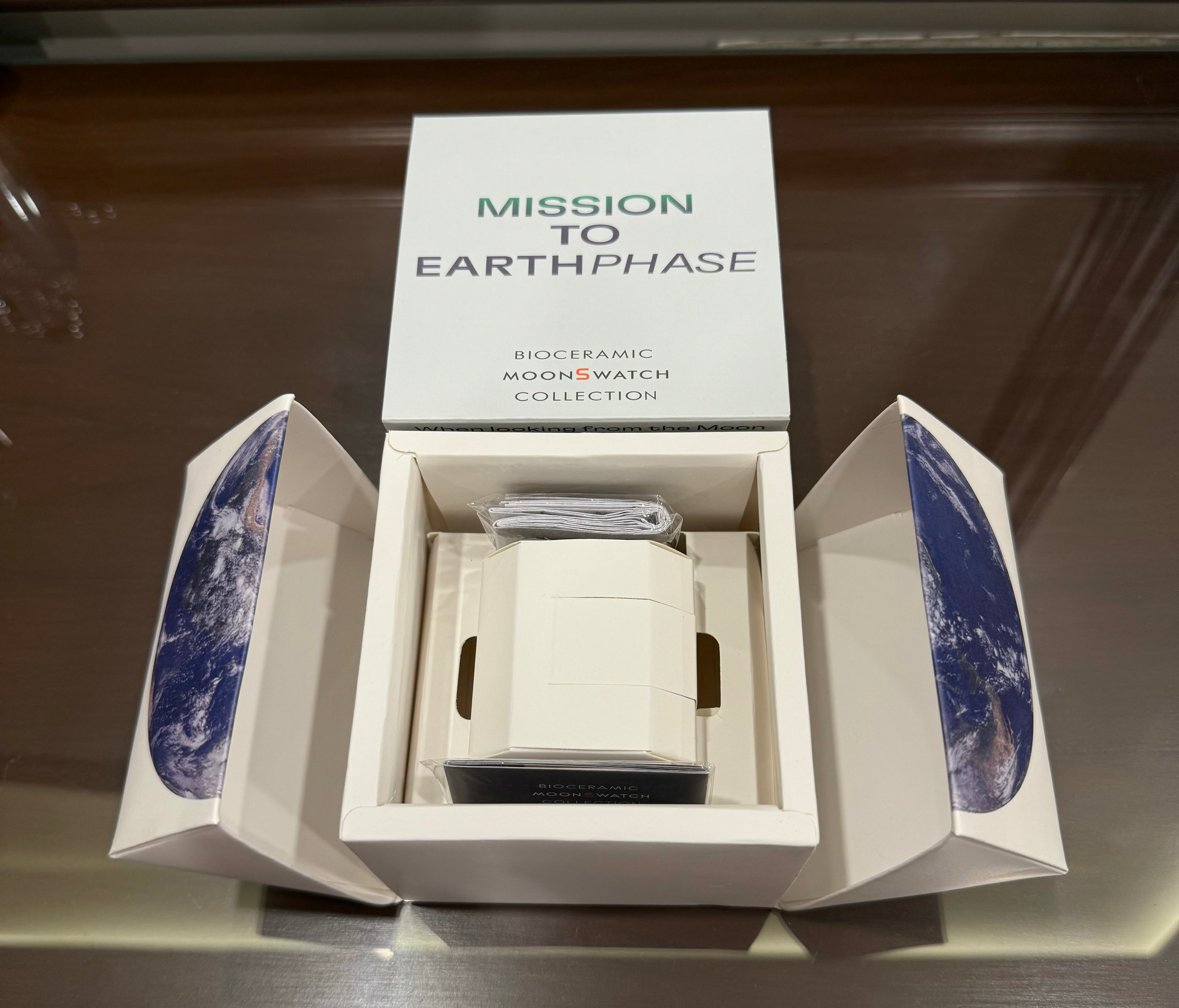 Omega X Swatch (Earthphase edition)