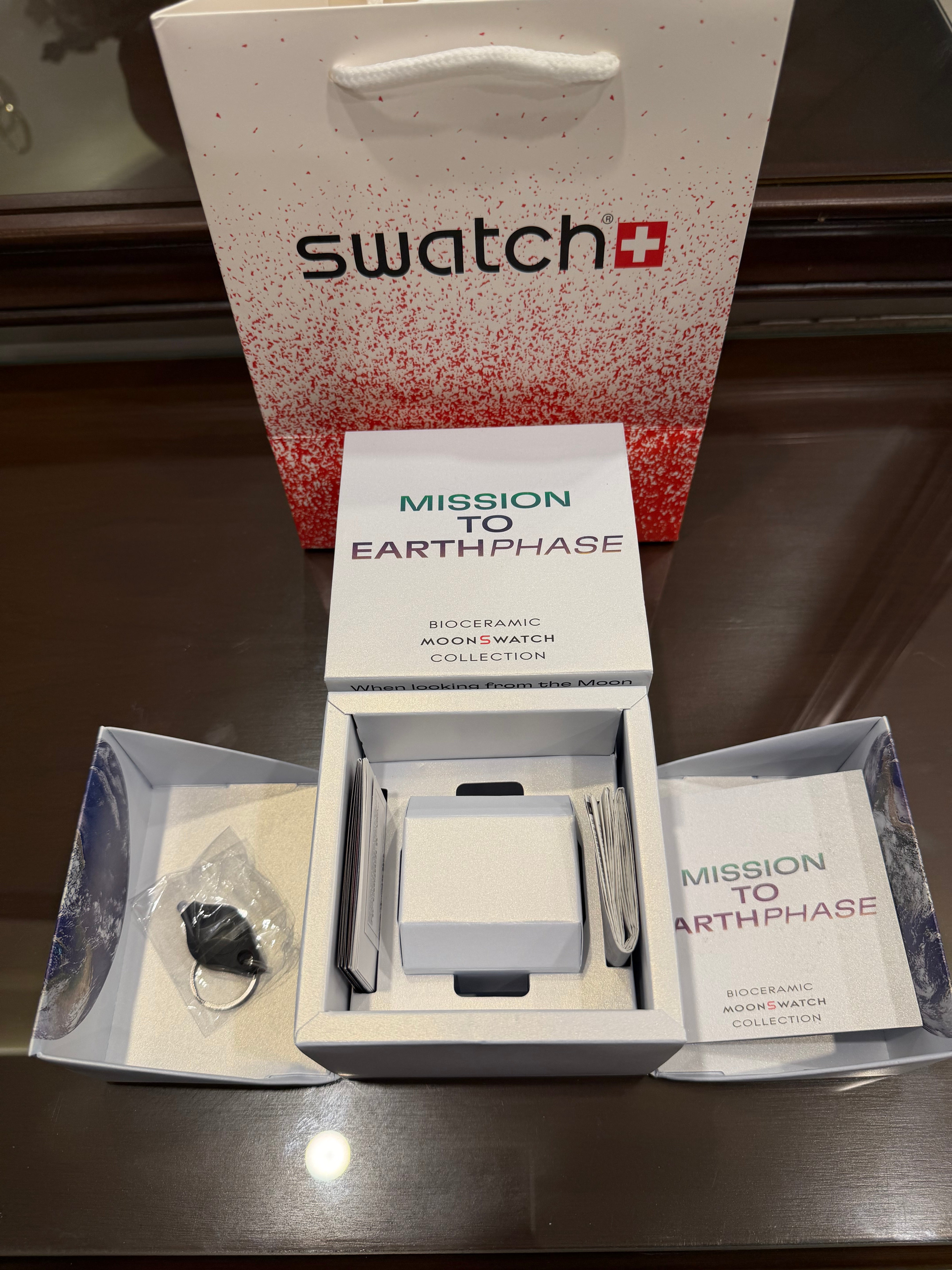 Omega X Swatch (Earthphase edition)